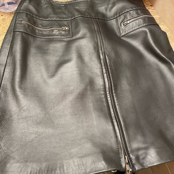 Gorgeous buttery soft leather skirt. Great for holidays! - Picture 6 of 10